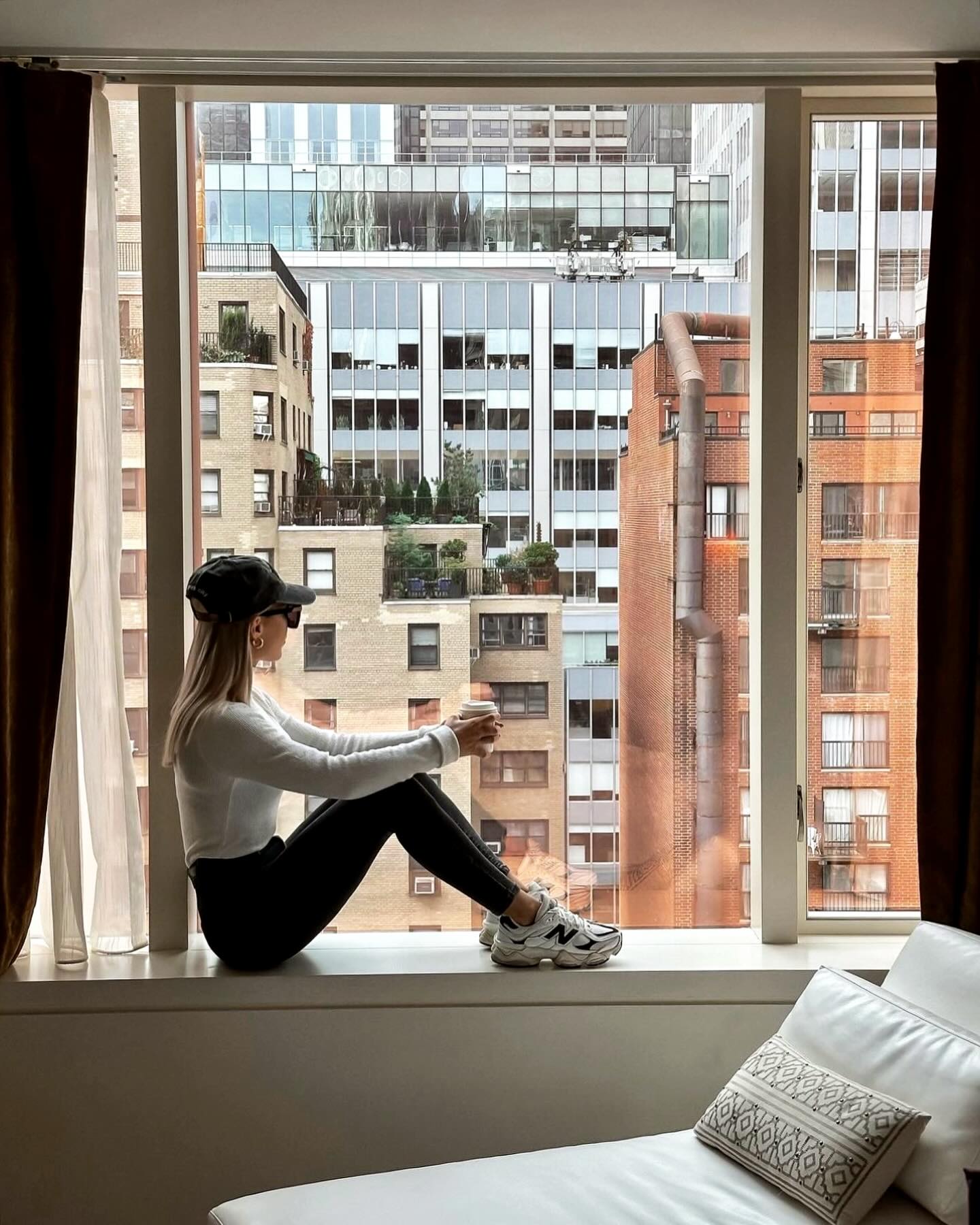 concorde-hotel-influencer-looking-out