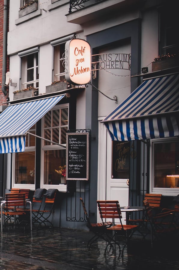 A picture of a restaurant in a cold weather